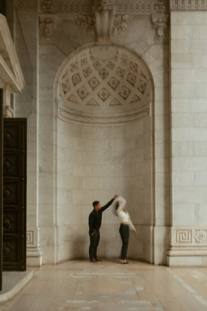  Rainy Day Engagement Session at the New York Public Library NYPL by Kara McCurdy Photography